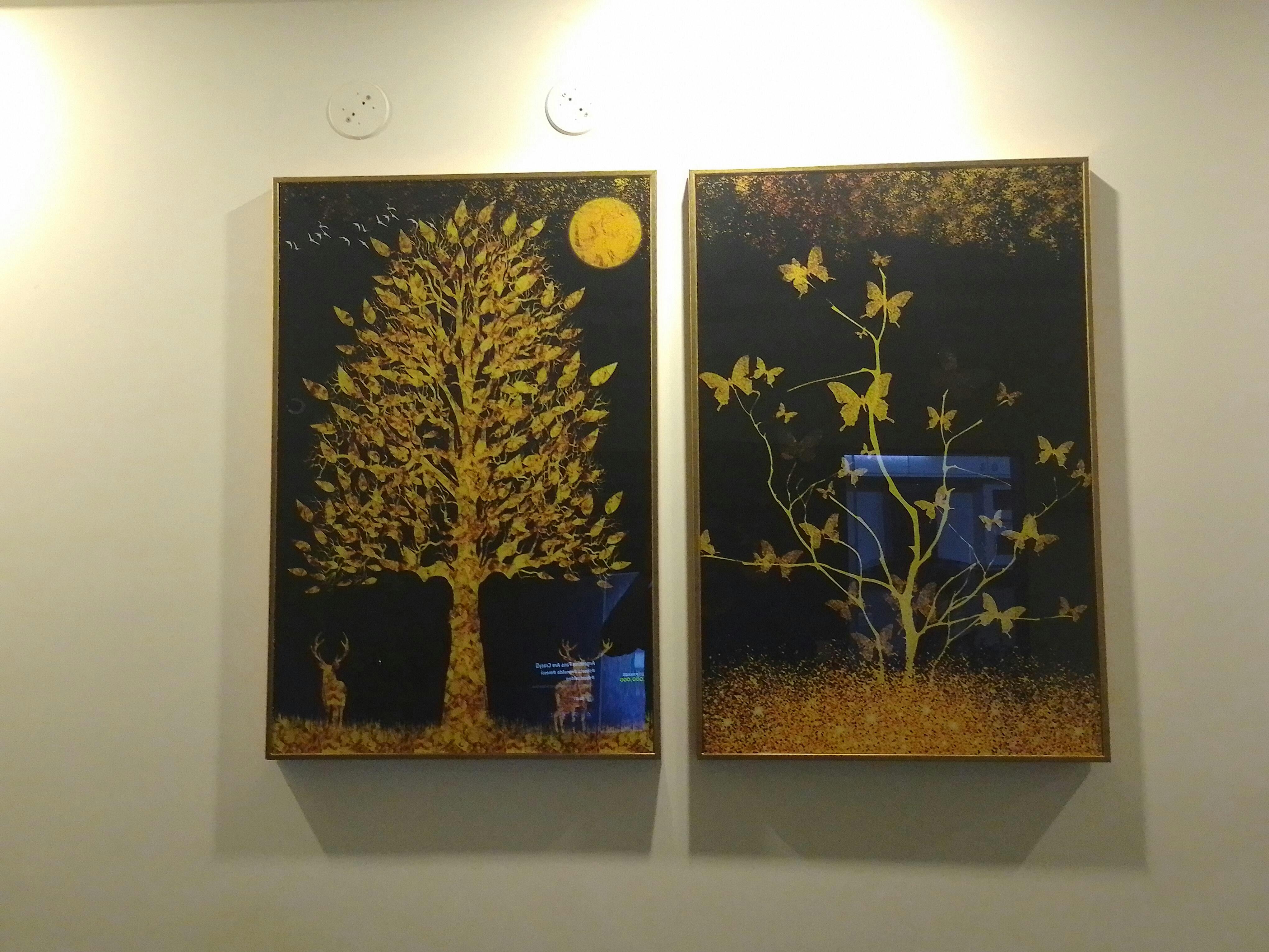 Abstract Golden Shiny Leaves Acrylic Floating Wall Painting Set of 2