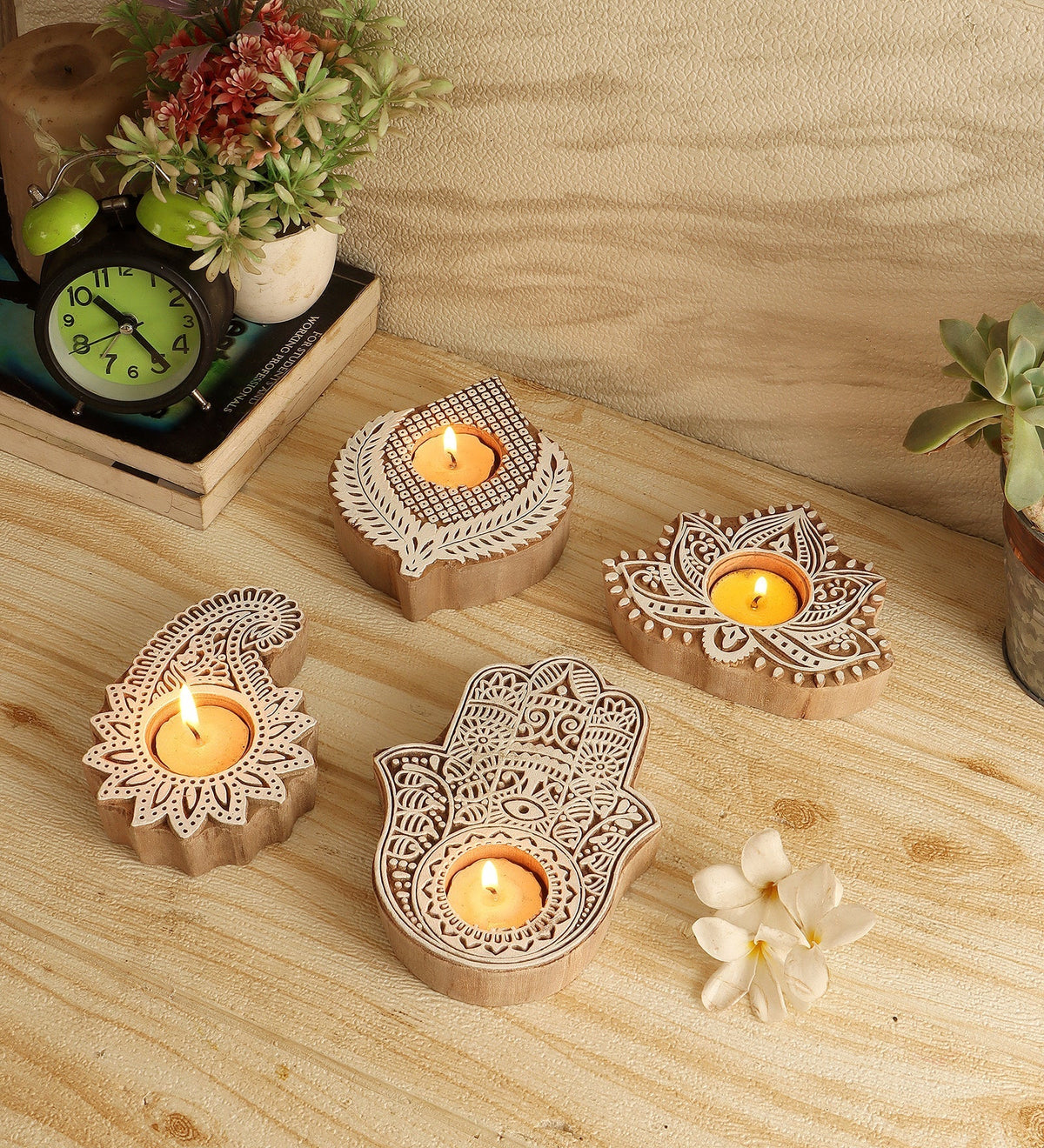 Biege & White  Mangowood Tealight Holder Set of 4